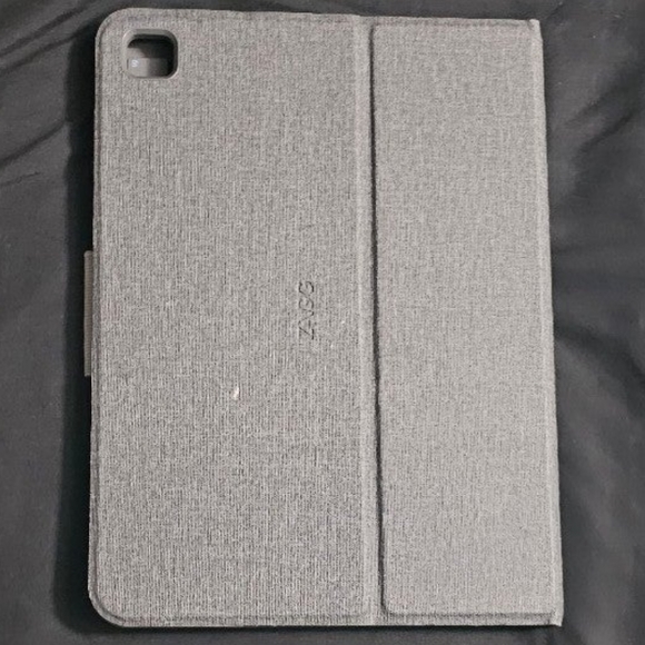 Keyboard case for iPad 10.2 in